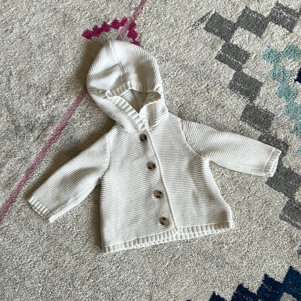 Old Navy White Hooded Baby Sweater Size 3-6 Months